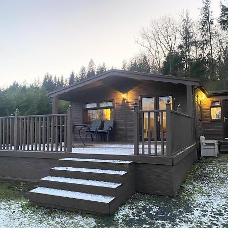 Stunning 4-Bedroom Cabin With Hot Tub In Beattock! Extérieur photo