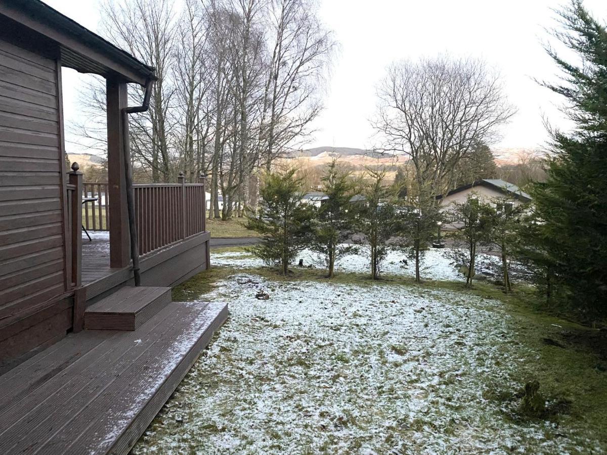 Stunning 4-Bedroom Cabin With Hot Tub In Beattock! Extérieur photo